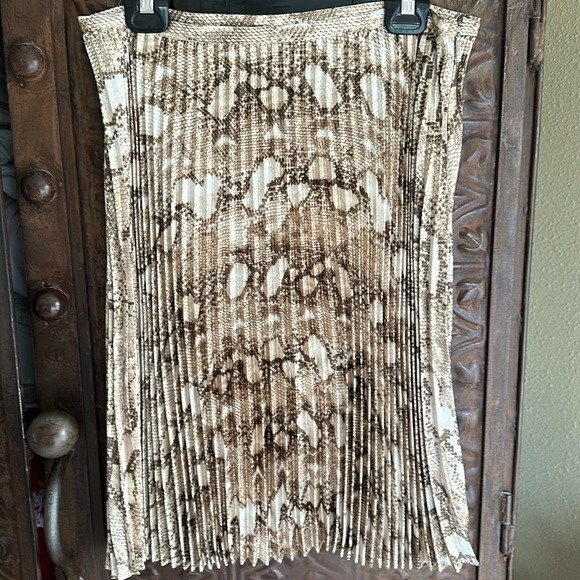 Ralph Lauren pleated snake print skirt—10p - Picture 2 of 5